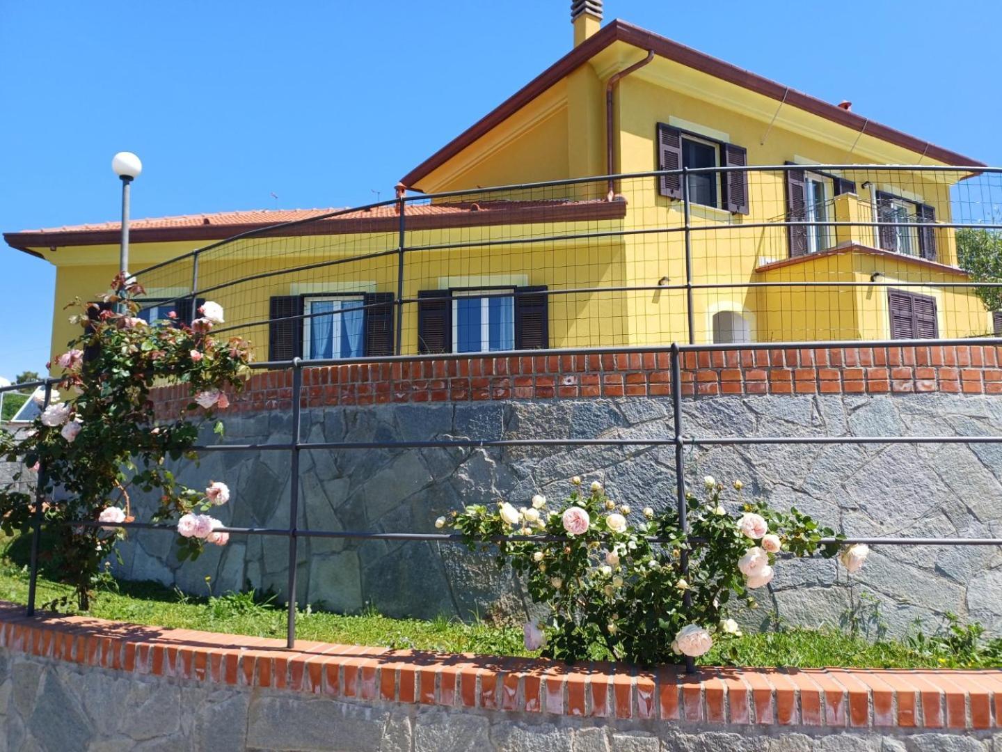 Joivy Villa Guanna - Charming Flat With Garden Bracco Luaran gambar